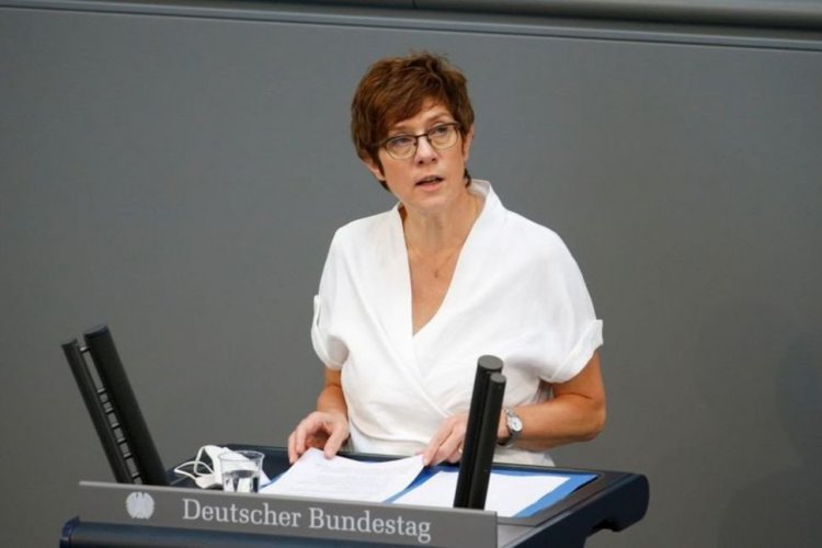German minister hopes for air lift from Kabul